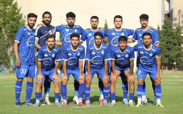 عکس | پوستر کنایه‌آمیز استقلال؛ ما قهرمان شدیم!