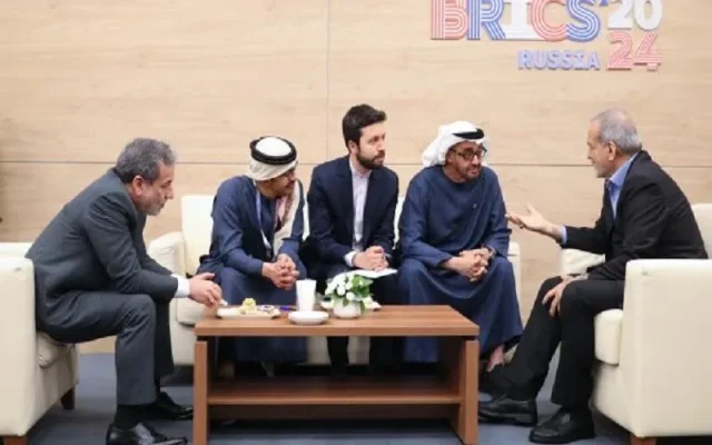 مقام سابق در اوفک وزارت خزانه‌داری آمریکا: اجرای ممنوعیت «تمامی مبادلات تجاری، بازرگانی و تراکنش‌های مالی» با ایران در امارات دشوار است، چرا که ماهیتی محلی دارد / هزینه انتقال پول به دبی در تمام طول ماه حدود ۱ درصد بیشتر از نگهداری پول نقد بود؛ این نرخ هرگز جهش نکرد / شرکت‌های پوششی و صرافی‌هایی را که درآمدهای صادراتی ایران را به پول نقد تبدیل می‌کنند همچنان فعال هستند و در حال تمدید مجوز