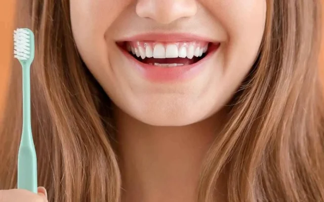 چگونه و چند بار در شبانه روز باید مسواک بزنیم؟