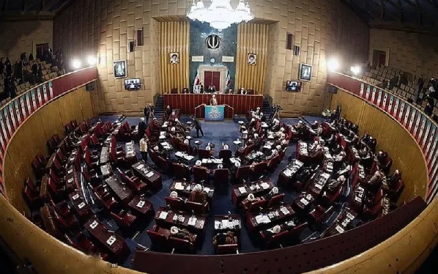 مجلس خبرگان: با کمال تعجب شاهد ساختار سازی‌های موازی و تصمیمات خارج از ضابطه و قانون در زمینه فضای مجازی هستیم