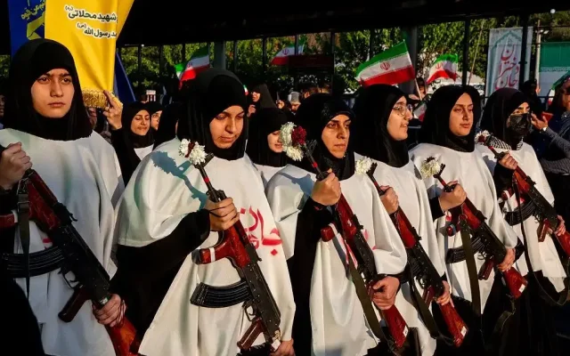 تصاویر متفاوت از حضور دختران و زنان در رزمایش «جان‌فدا» تهران