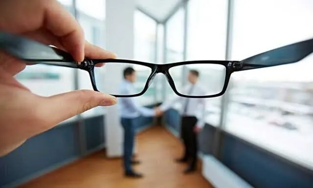 چرا بعضی صبح‌ها چشم‌های ما تار می‌بیند؟