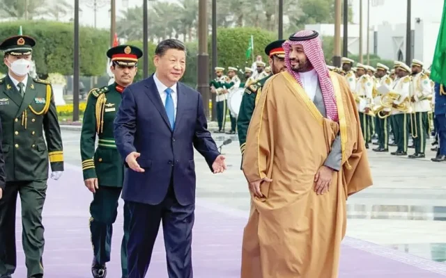 در یمن، چین از خلأ امنیتی آمریکا بهره می‌برد / پکن می‌تواند آسوده باشد، چون با حوثی‌ها توافق خودش را دارد؛ تسلیحات چینی هم در حال رسیدن به هر دو طرف درگیری است / یک نظم امنیتی پساآمریکایی در حال شکل‌گیری در خلیج فارس است؛ نظمی که در آن چین می‌تواند با تعامل گزینشی با بازیگرانی که واشنگتن نمی‌تواند یا نمی‌خواهد به‌طور کامل با آنها مقابله کند، نفوذ خود را افزایش دهد