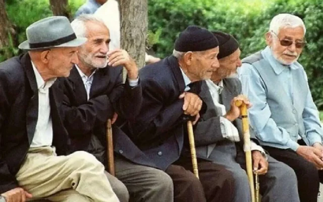 شهرداری: تهران بیش از ۱۳ درصد سالمند دارد/ پایتخت رتبه سوم سالمندان را در کشور دارد؛ در یک محله ۴ هزار و ۵۰۰ سالمند داریم که ۱۵ درصد آن‌ها منزوی بوده یا تنها زندگی می‌کنند