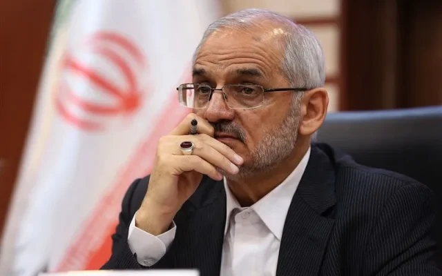 رئیس دفتر رئیس‌جمهور: در صورت تأمین کسری بنزین از مسیر واردات، امسال حدود ۹ تا ۱۰ میلیارد دلار ارز نیاز خواهد بود / یکی از پرتعدادترین جلسات دولت به تدبیر برای زمستان آینده و کمبود گاز اختصاص دارد / وزارت نفت تلاش می‌کند بخش از دست‌رفته تولید را احیا کند / تفاهم‌نامه حاصل حدود چهار ماه گفت‌و‌گو‌های پیچیده، گسترده و تمام‌وقت با استفاده از ظرفیت‌های مختلف ملی بوده و نباید آن را کوچک شمرد