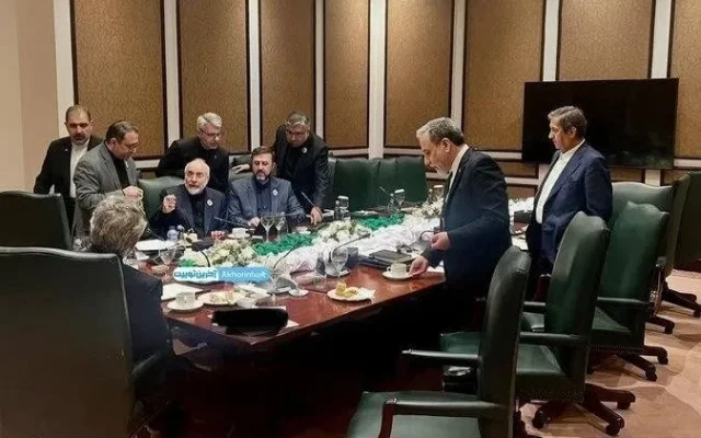 ایران از طریق میانجی‌ها پیشنهاد کرده در صورتی که آمریکا گام‌های اولیه‌ای برای کاهش فشار نظامی بردارد، تنگه هرمز را ظرف ۷ روز بازگشایی کند/ امکان حرکت به سمت یک توافق وجود دارد/ هرگونه دیدار میان پزشکیان و ترامپ در حاشیه نشست سازمان ملل، منتفی است