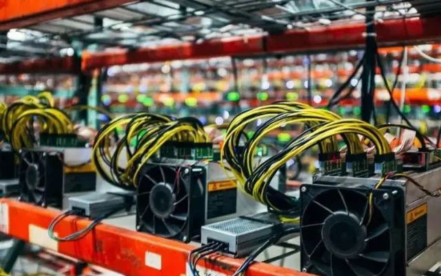 شرکت توزیع برق البرز: کشف بزرگترین مزرعه استخراج رمزارز در البرز و جمع‌آوری ۳۶۲ ماینر/ این مزرعه در پوشش صنعت فعالیت می‌کرد