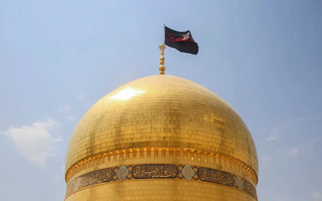 تعویض پرچم‌گنبد حرم‌مطهر حضرت‌معصومه