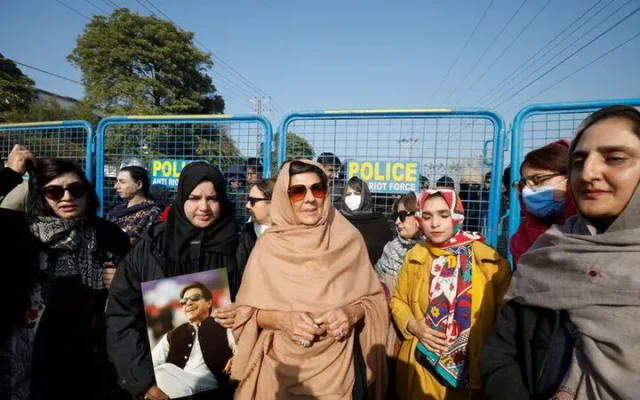 بازداشت خواهر عمران‌خان در آستانه راهپیمایی حزب تحریک انصاف