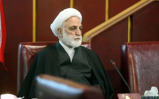 رئیس قوه قضائیه: تعیین تکلیف فساد تراستی‌ها و غیر تراستی‌ها اولویت جدی ما است/ چند سال است که در طلب ۶ تا ۷ میلیارد دلار از امول بلوکه شده خود هستیم؛ با این وجود یک دلار از این پول به کشور نرسیده
