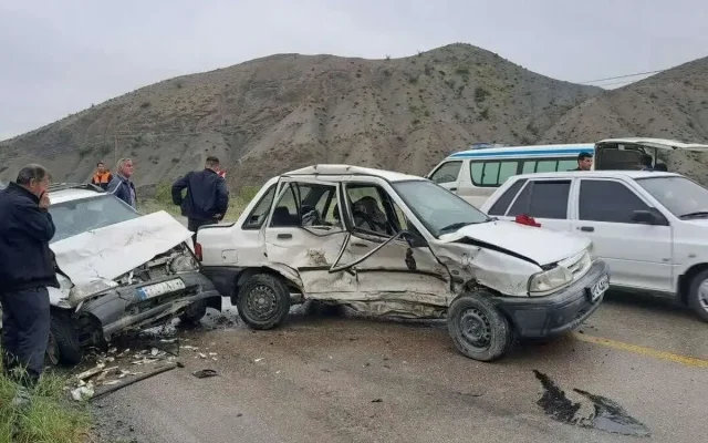 پلیس راهور تهران: در پنج ماهه اول امسال، ۳۰۵ نفر بر اثر تصادف جان باخته‌اند/ علت بیش از ۳۵ درصد سوانح رانندگی، عدم توجه به جلو و عدم تمرکز راننده بوده/ وضعیت تصادفات در پایتخت در مقایسه با دیگر کشورها، نسبتاً خوب است