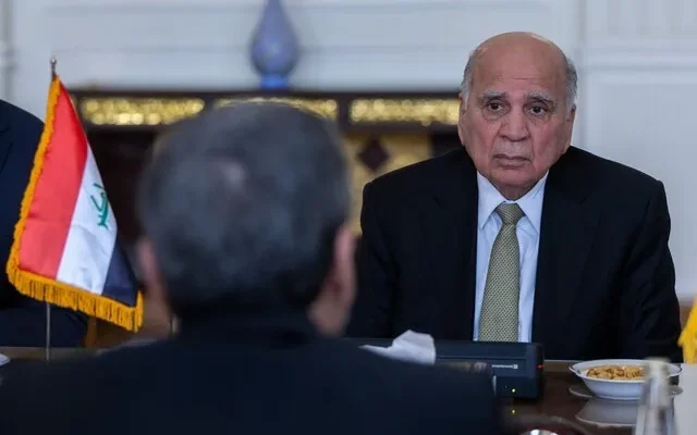 وزیر خارجه عراق: بغداد آماده میانجیگری میان آمریکا و ایران است/ جنگ، باید پایان یابد و ما هیچ جایگزینی جز کانال‌های دیپلماتیک نداریم / این فقط درگیری میان آمریکا و ایران نیست؛ عراق آسیب زیادی دیده و در واقع قربانی این درگیری شده / حدود دو یا سه هفته است که توانسته‌ایم نفت خود را صادر کنیم و از این بابت خوشحالیم. اما در حقیقت، اگر جنگ دوباره آغاز شود، نگران هستیم