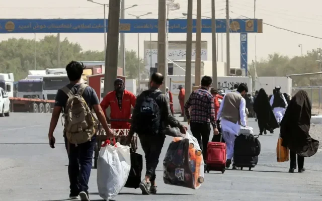 فرمانده مرزبانی فراجا: اجازه نمی‌دهیم اتباع غیرمجاز وارد عمق کشور شوند / روزانه ۵۰۰ تا ۶۰۰ نفر طرد می‌شوند / افرادی که به صورت غیرمجاز وارد کشور می‌شوند، دستگیر و بلافاصله طرد می‌شوند