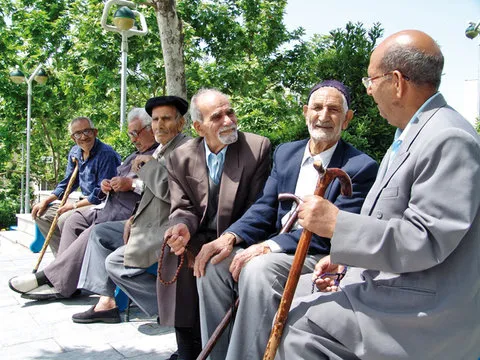 رئیس سازمان بهزیستی: سرعت رشد جمعیت سالمندان بیش از چهار برابر رشد کل جمعیت کشور است / پیش‌بینی می‌شود در فاصله سال‌های ۱۴۲۰ تا ۱۴۲۲ پنجره جمعیتی کشور بسته شود و تعداد سالمندان از جمعیت جوان پیشی بگیرد