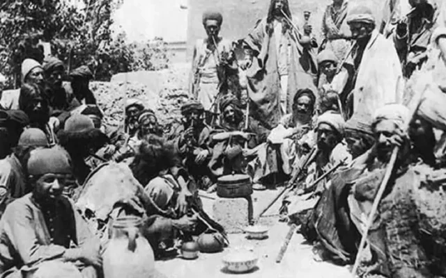 ماجرای جالب کبریت‌گدایی در تهران قدیم و سیگارهایی که با سنگ چخماق و ذره‌بین روشن می‌شد