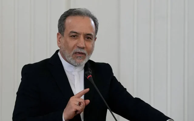 عراقچی: آثار جنگ بر محیط زیست را دنبال می‌کنیم
