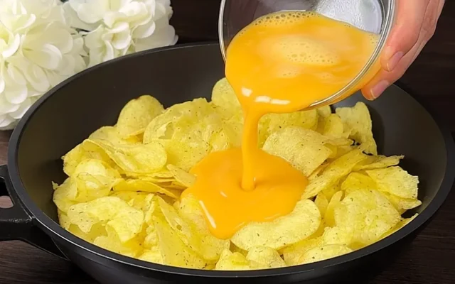 طرز تهیه کاسرول تخم‌مرغ و سیب‌زمینی سرخ‌کرده
