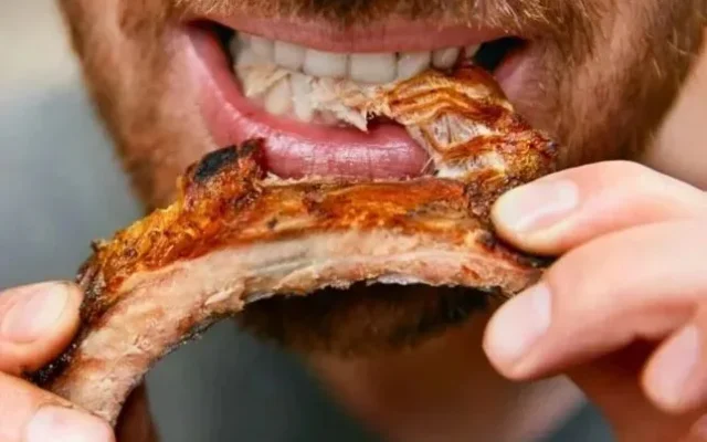 مطالعه جدید: گوشت‌خواران بیشتر از گیاه‌خواران شانس رسیدن به ۱۰۰ سالگی دارند