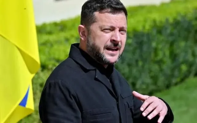 زلنسکی: روسیه شب گذشته با ۳۹ موشک بالستیک و بیش از ۱۲۰ پهپاد تهاجمی، به طور مشخص زیرساخت‌های انرژی ما را که شامل آتش‌بس می‌شد، هدف قرار داد/ مسکو اظهارات ترامپ را قدرتمند و بازدارنده نمی‌داند/ از رئیس‌جمهور آمریکا می‌خواهیم تحریم‌های شدیدی علیه روسیه اعمال کند/ هیچ کشوری در جهان نباید در برابر بازیگری دیوانه مانند روسیه، تنها گذاشته شود