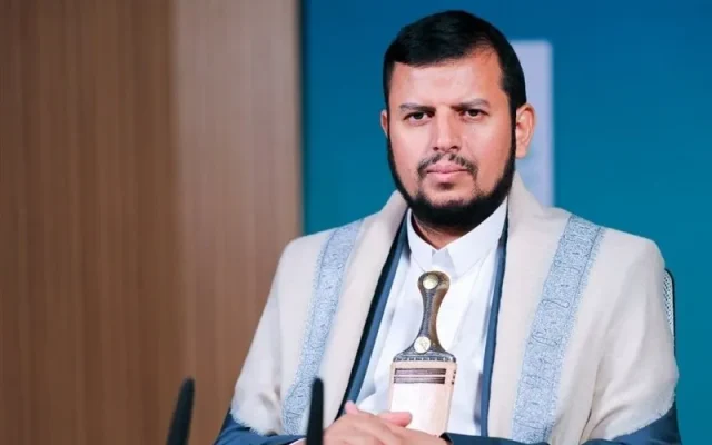 الحوثی، رهبر انصارالله یمن: ایران در حال نبردی بزرگ برای مقابله با دشمن اسرائیلی و آمریکایی است / نقشی که تهران در قبال فلسطین و منطقه ایفا کرده و ایستادگی آن در برابر استکبار صهیونیستی، به نفع همه امت اسلامی است / آمریکا می‌خواهد عملیات نظامی را از اتاق‌های عملیات مدیریت کند و به نظام سعودی سلاح بفروشد