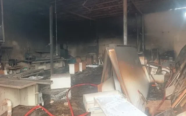 آتش‌سوزی در کارگاه تولید مصنوعات چوبی در شهرک ولیعصر تهران / حادثه مصدوم و تلفات جانی نداشت