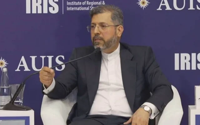 خطیب‌زاده، معاون وزیر خارجه: ما به مذاکره فضا می‌دهیم، زیرا تمامی جنگ‌ها با دیپلماسی خاتمه یافته‌اند/ ضمن تمرکز بر مسیر دیپلماسی، آمادگی در برابر تحولات منطقه‌ای ضروری است/ ایران دیگر نمی‌تواند چشم خود را بر ریسک‌هایی که برخی در منطقه و فرامنطقه ایجاد کرده‌اند، ببندد/ تهران منطق محاسبات راهبردی خود را برای همیشه تغییر داده؛ به گونه‌ای که هیچ چیز به شرایط قبل از جنگ بازنمی‌گردد