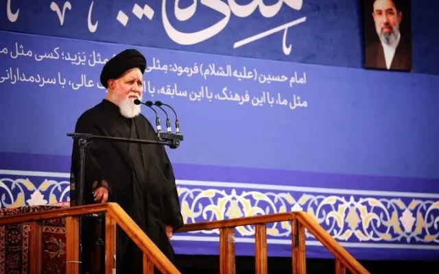 علم الهدی: دشمن درصدد انتقال جنگ به عرصه‌های اقتصادی و فرهنگی است / مردم آمریکا به تنگ آمده‌اند و اوقات تلخی دارند!