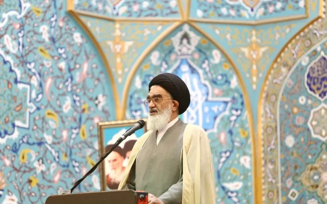 امام جمعه قم: هنگامی که عفاف، حجاب و حیا هدف تهاجم دشمن قرار می‌گیرد، مرز‌های اعتقادی و اخلاقی جامعه در معرض آسیب قرار می‌گیرد / مسئولان و خانواده‌ها نباید اجازه بدهند این تهاجم به محیط خانواده، ادارات و اجتماع راه پیدا کند