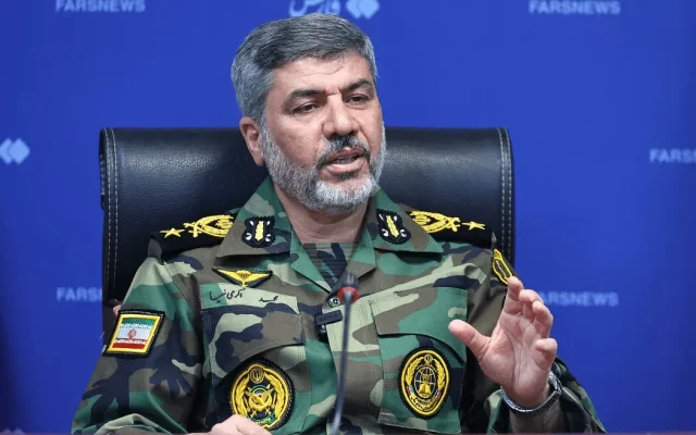 ناگفته‌های سخنگوی ارتش از ۳ خلبان اسیر ایرانی: می‌دانستند پایگاه‌های آمریکا با حلقه‌های متعدد پدافندی محافظت می‌شوند و عملیات بسیار سخت است با این حال، عملیات‌ها را طرح‌ریزی کردند / اجرای آنها نیز دشوار بود؛ زیرا مجبور بودند در ارتفاع بسیار پایین پرواز کنند، به‌ویژه بر فراز سطح آب که پرنده‌ها راحت‌تر شناسایی می‌شوند