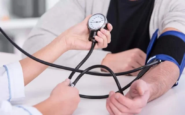 فشار خونتان بالاست یا فقط اشتباه اندازه گرفته‌اید؟/ یافته مهم متخصصان جانز هاپکینز