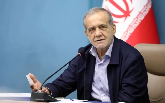 پزشکیان: توصیه اکید من این است که به هیچ‌عنوان ذهن خود را متوجه تفرقه‌افکنان نکنید؛ آنها انصاف و درک شرایط را کنار گذاشتند و مرتب در حال فحاشی و توهین و تهمت و تضعیف مدیران و مسئولان کشور هستند / ما وقت خود را صرف پاسخ‌گویی به این مسایل تفرقه‌افکنانه نمی‌کنیم