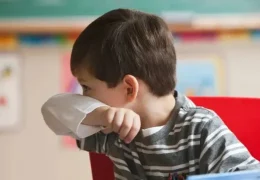 معاون وزارت بهداشت: وضعیت هشداردهنده‌ای درباره کرونا و آنفلوآنزا نداریم / پیش‌بینی می‌کنیم موج آنفلوآنزا را در اواخر آذر داشته باشیم