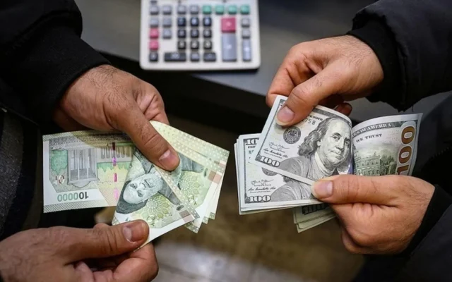 ‌پلیس: فعال غیر مجاز ارزی در محدوده سبزه میدان، بازداشت شد/ متهم با پوشش فعالیت در حوزه تلفن همراه، اقدام به خرید و فروش ارز می‌کرد/ در بازرسی از محل، ۵۵ هزار و ۸۱۰ واحد انواع ارز به ارزش ۱۳ میلیارد تومان، کشف شد