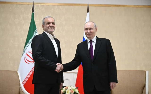 پوتین: آماده کمک در حل و فصل وضعیت هستیم / پزشکیان: از میز مذاکره کنار نخواهیم کشید