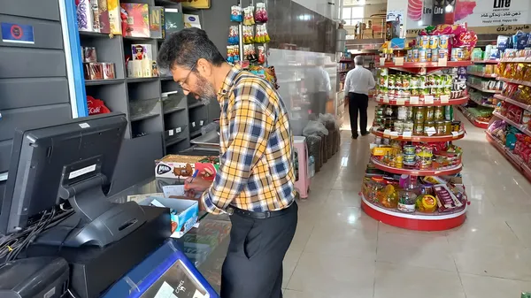 وزیر اقتصاد: داشتن یا نداشتن خودرو و ملک در فرآیند شناسایی «گروه هدف برای افزایش مبلغ کالابرگ»، مورد توجه قرار گرفته/ کف مورد انتظار برای افزایش رقم، ۳۰۰ هزار تومان است/ تعداد مشمولان این افزایش نیز فعلا ۴۰ تا ۴۴ میلیون نفر است