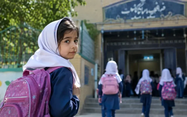 نحوه فعالیت مدارس هرمزگان از یکشنبه ۱۹ مهرماه تعیین شد / بندرعباس؛ سه روز حضوری و دو روز غیرحضوری و مجازی، قشم، سیریک و جاسک؛ ترکیبی از آموزش حضوری و غیرحضوری و سایر شهرستان‌ها؛ تمامی مقاطع تحصیلی به صورت حضوری