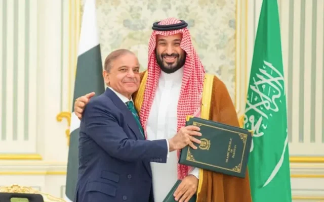 ادعای رویترز: عربستان در حال برنامه‌ریزی برای انجام یک عملیات تهاجمی علیه انصارالله در یمن است / پاکستان بین ۳۰ هزار تا ۴۰ هزار نیرو را برای کمک به دفاع از مرزهای زمینی عربستان در این کشور مستقر کرده است / اسلام‌آباد هنوز هیچ تصمیمی برای اعزام نیرو به یمن با هدف مشارکت در عملیات رزمی نگرفته