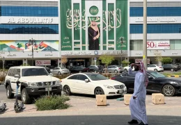 نیروهای انصارالله با مختل کردن رویدادهای سرمایه‌گذاری که برای عربستان اهمیت محوری دارند، درصدد اعمال فشار بر سلمان هستند تا ترامپ را به کاهش محاصره‌ علیه ایران ترغیب کند/ بن‌سلمان در برابر دو راهی قرار گرفته: تشدید تنش‌ها خطر گسترش جنگی را به همراه دارد که می‌تواند برنامه تحول اقتصادی او را تضعیف کند، اما دادن امتیاز هم ممکن است گروهی را تقویت کند که سال‌ها قدرت ریاض را به چالش کشیده