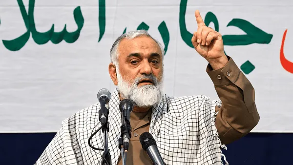 سردار نقدی، مشاور عالی فرمانده کل سپاه: نیروهای هلال‌احمر اردن گفته ۲۰۰ آمریکایی در حمله ما در اردن کشته شده‌اند / آمریکا اگر حمله زمینی کند آن‌قدر اسیر می‌دهد که تسلیم می‌شود / سفیر ایران در یکی از کشورهای مهم منطقه نقل می‌کرد که در اوج جنگ، سفرای کشورهای خلیج فارس در جلسات با او مصافحه می‌کردند و در گوشش می‌گفتند «بزن»