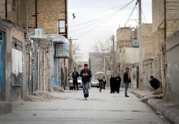 مقام وزارت کشور: شناسایی ۲ هزار و ۲۰ محله کم‌برخوردار در ایران؛ سکونت ۱۹.۷ میلیون نفر در این محلات/ ۱۳ هزار روستای محروم در کشور داریم