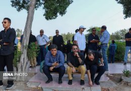 تصاویر: مراسم تشییع «طارق نیک‌پور»، نوازنده گروه تئاتر «تی‌توک» – بندرعباس