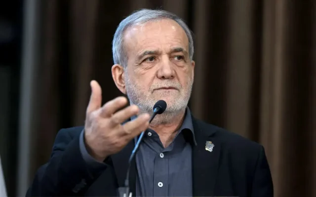 پزشکیان: امروز در پیچ تاریخی خطرناکی قرار داریم؛ جنگی که اکنون با آن مواجهیم، صرفاً با تفنگ و موشک حل نمی‌شود؛ بدتر از آن، وضعیت اقتصادی است که رقم زده‌اند / اگر با مردم نباشیم، همه آنچه را که داریم از دست خواهیم داد / اکنون زمان سختی است؛ اگر ما شکست بخوریم و مردم از ما روی برگردانند، دیگر نمی‌توان دوباره به نام اسلام صدایی بلند کرد