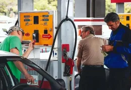 مدیرعامل شرکت ملی پالایش و پخش فرآورده‌های نفتی: با اجرای طرح نرخ سوم بنزین، مصرف حدود ۳ درصد کاهش یافته/ در حوزه سی‌ان‌جی نیز شاهد رشد حدود ۱۲ درصدی مصرف بوده‌ایم