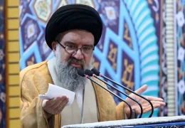 احمد خاتمی: رزمنده‌ای دید که ۳ کشتی در تنگه هرمز تخلف کرده و از راهی که نباید رفته است لذا آن‌ها را هدف قرار داد و زد، دستش هم درد نکند