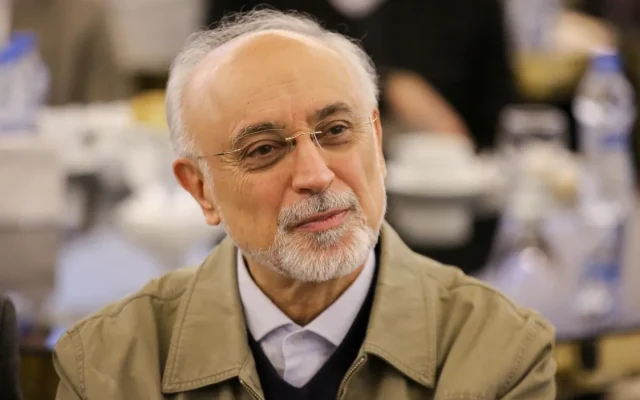 علی‌اکبر صالحی: ریشه‌داشتن در یک فرهنگ ملی، نه مانع جهان‌شمولی، بلکه می‌تواند سرچشمه آن باشد؛ اندیشه‌ای که از تجربه‌ای اصیل و عمیق برمی‌خیزد، توانایی بیشتری برای برقراری ارتباط با وجدان مشترک انسان‌ها دارد / درخشش جهانی حافظ جلوه‌ای از ظرفیت فرهنگ ایرانی برای گفت‌و‌گو با جهان است