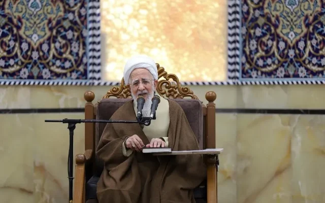 آیت‌الله جوادی آملی: اگر اختلاس و دبش را کنار بگذارید و حکم عادلانه انجام دهید، بیش از باران چهل روزه برای شما منفعت به همراه دارد